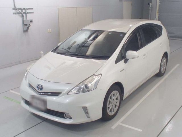 30705 Toyota Prius alpha ZVW41W 2013 г. (CAA Chubu)